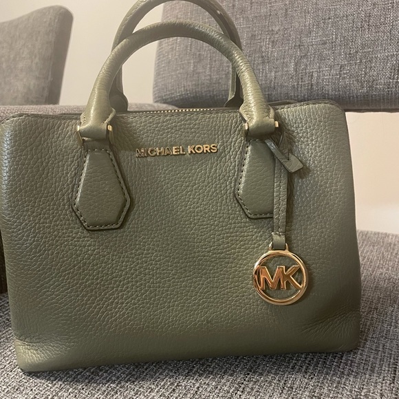 Olive green Michael kors bag! Perfect for spring! - Picture 2 of 14